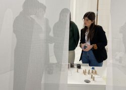 Deelnemers achter een scherm